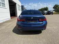 Gebraucht BMW 318 156 PS (114 kW) 2022 Phytonicblau Limousine