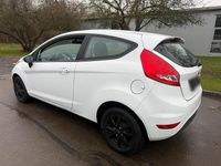 Gebraucht Ford Fiesta 81 PS (59 kW) 2011 Weiß Kleinwagen