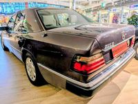 Second-hand Mercedes E230 132 CP (97 kW) 1992 Berlinǎ