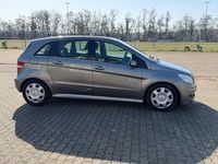 Gebraucht Mercedes B200 140 PS (102 kW) 2006 Grau Van / Kleinbus