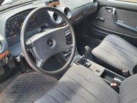 Gebraucht Mercedes 200 109 PS (80 kW) 1983 Weiß Kombi