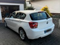 Gebraucht BMW 114 102 PS (75 kW) 2013 Weiß Kleinwagen