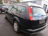 Gebraucht Ford Focus Trend 101 PS (74 kW) 2005 Pantherschwarz metallic Kombi