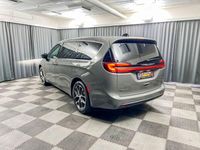 Neu Chrysler Pacifica 291 PS (214 kW) 2026 Grau Van / Kleinbus