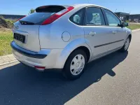 Używany Ford Focus 101 KM (74 kW) 2006 Srebrny Sedan/Limuzyna