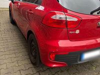 Gebraucht Kia Rio DREAM-TEAM Edition 75 PS (55 kW) 2015 Rot Limousine