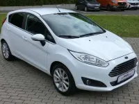 Gebraucht Ford Fiesta Titanium 101 PS (74 kW) 2015 Frostweiß Kleinwagen