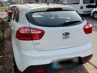 Gebraucht Kia Rio 109 PS (80 kW) 2011 Weiß Limousine