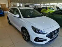 Gebraucht Hyundai i30 120 PS (88 kW) 2021 Polar white / sol Kombi