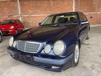 Gebraucht Mercedes E220 Classic 143 PS (105 kW) 1999 Blau Limousine