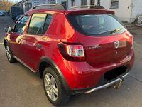 Gebraucht Dacia Sandero Stepway 90 PS (66 kW) 2015 Rot Limousine