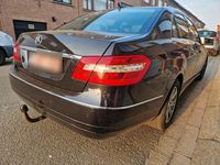 Gebraucht Mercedes E220 Avantgarde 170 PS (125 kW) 2009 Schwarz Limousine