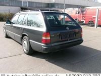Gebraucht Mercedes E220 150 PS (110 kW) 1994 Schwarz Kombi