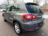 Gebraucht VW Tiguan Team 140 PS (102 kW) 2011 Grau SUV