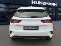 Gebraucht Kia Ceed Comfort 140 PS (102 kW) 2025 Carraraweiß Kleinwagen