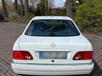 Brugt Mercedes E280 204 HK (150 kW) 1998 Hvid Sedan