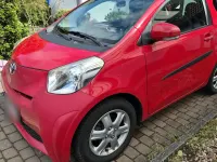 Gebraucht Toyota iQ 68 PS (50 kW) 2011 Rot Kleinwagen