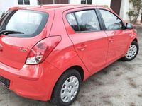 Gebraucht Hyundai i20 Trend 86 PS (63 kW) 2012 Rot Limousine