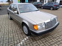 Gebraucht Mercedes E230 132 PS (97 kW) 1991 Gold Limousine