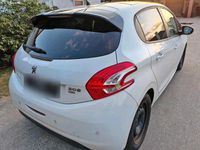 Gebraucht Peugeot 208 68 PS (50 kW) 2012 Weiß Kleinwagen