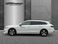 Gebraucht VW Passat Elegance 150 PS (110 kW) 2024 Weiß Kombi