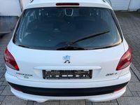 Gebraucht Peugeot 206 73 PS (53 kW) 2011 Silber Limousine