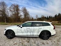 Gebraucht Volvo V60 CC 190 PS (139 kW) 2019 Weiß Kombi