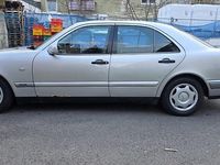 Gebraucht Mercedes E220 102 PS (75 kW) 1999 Grau Limousine