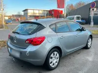 Gebraucht Opel Astra 140 PS (102 kW) 2012 Grau Limousine