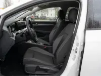 Second-hand VW Golf VIII Active 110 CP (80 kW) 2023 Alb Hatchback