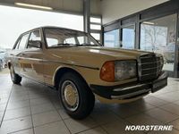 Gebraucht Mercedes 200 94 PS (69 kW) 1980 Weizengelb Limousine