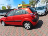 Gebraucht Kia Rio 97 PS (71 kW) 2009 Rot Limousine