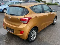 Gebraucht Hyundai i10 Trend 67 PS (49 kW) 2015 Mandarin orange / mic Kleinwagen