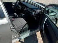 Gebraucht Toyota Auris Hybrid 136 PS (100 kW) 2013 Silber Kleinwagen
