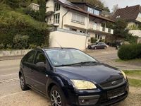 Gebraucht Ford Focus Trend 101 PS (74 kW) 2006 Blau Kleinwagen