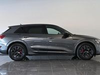 Gebraucht Audi Q8 e-tron S-Line 300 kW (408 PS) 2024 Grau daytonagrau perleffekt (metallic) SUV