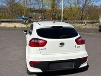 Gebraucht Kia Rio 84 PS (61 kW) 2016 Weiß Kleinwagen