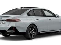 Neu BMW 550e Performance 489 PS (359 kW) 2026 Grau Limousine