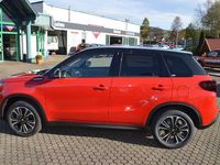 Gebraucht Suzuki Vitara Comfort+ 102 PS (75 kW) 2022 Bright red / black SUV