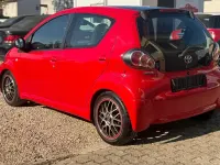 Gebraucht Toyota Aygo 68 PS (50 kW) 2014 Rot Kleinwagen