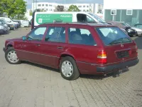 Gebraucht Mercedes 230 136 PS (100 kW) 1990 Rot Limousine