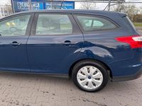 Gebraucht Ford Focus 102 PS (75 kW) 2013 Blau Kombi
