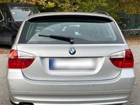 Gebraucht BMW 318 142 PS (104 kW) 2008 Grau Kombi