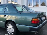 Gebraucht Mercedes E280 193 PS (141 kW) 1993 Grün Limousine