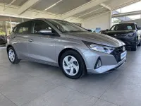 Gebraucht Hyundai i20 Select 84 PS (61 kW) 2022 Brass Kleinwagen