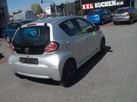Gebraucht Toyota Aygo Cool 68 PS (50 kW) 2011 Silber Kleinwagen