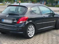 Gebraucht Peugeot 207 95 PS (69 kW) 2011 Schwarz Kleinwagen