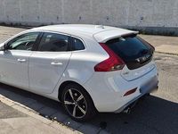 Gebraucht Volvo V40 R-Design 152 PS (111 kW) 2019 Weiß Limousine