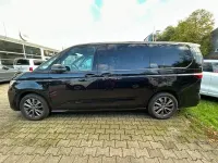 Gebraucht VW Multivan Life 150 PS (110 kW) 2024 Schwarz Van / Kleinbus
