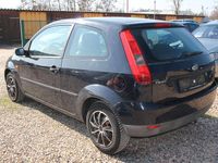 Gebraucht Ford Fiesta Ambiente 60 PS (44 kW) 2004 Blau Kleinwagen